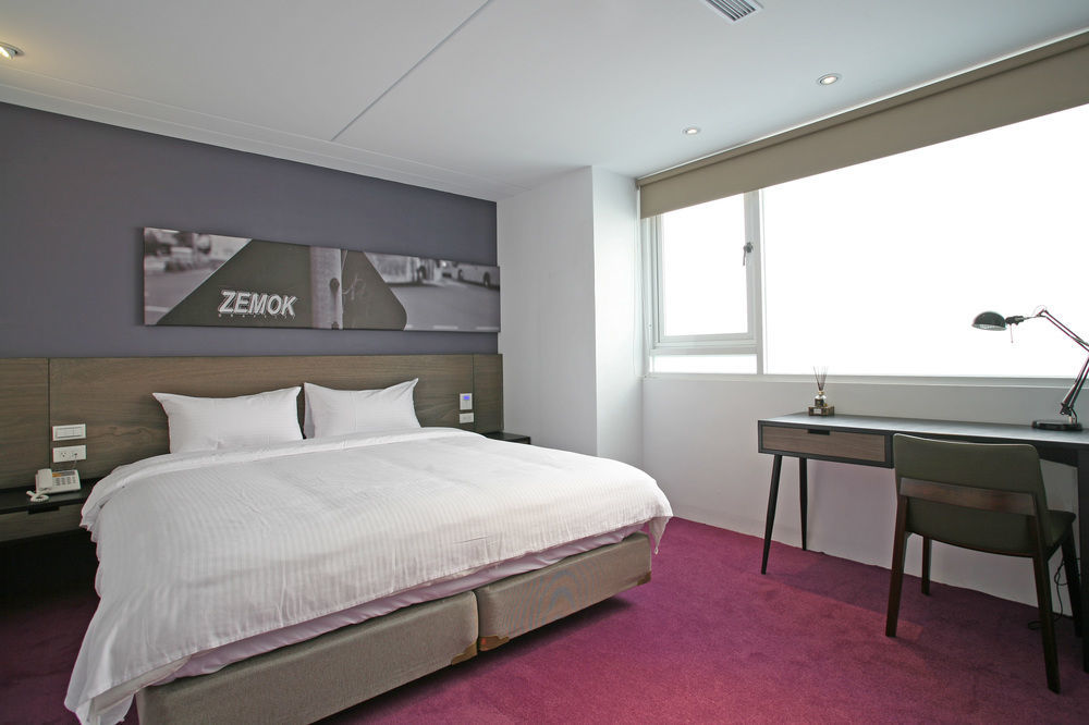 P&F Hotel Taichung Exterior photo
